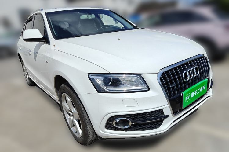 Used Audi Q5 2017 Plus 40 TFSI Ambition Model Front Right 45 Deg