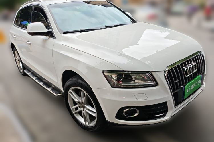 Used Audi Q5 2017 Plus 40 TFSI Ambition Model Front Right 45 Deg