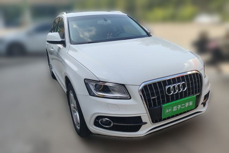 Used Audi Q5 2017 Plus 40 TFSI Ambition Model Front Right 45 Deg
