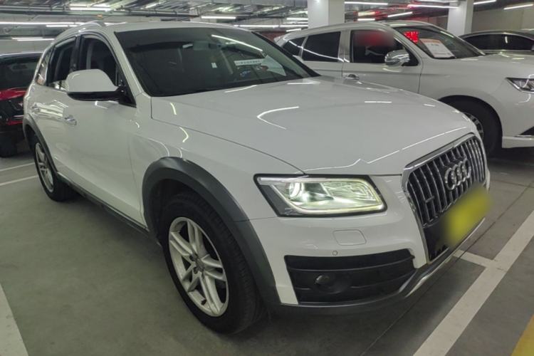 Used Audi Q5 2017 Plus 40 TFSI Technology Model Front Right 45 Deg