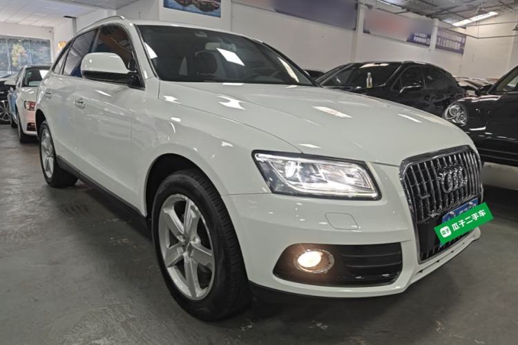 Used Audi Q5 2017 40 TFSI Ambition Edition Front Right 45 Deg