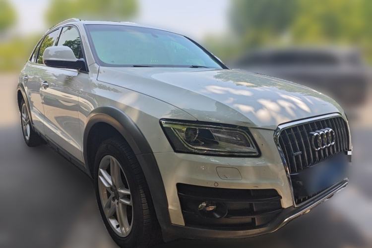 Used Audi Q5 2017 Plus 40 TFSI Comfort Model Front Right 45 Deg