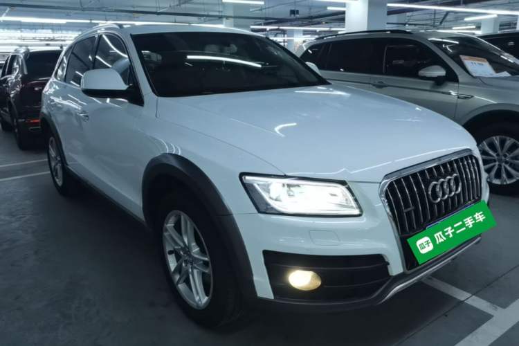 Used Audi Q5 2017 Plus 40 TFSI Technology Model Front Right 45 Deg