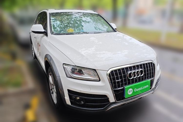 Used Audi Q5 2017 Plus 40 TFSI Technology Model Front Right 45 Deg