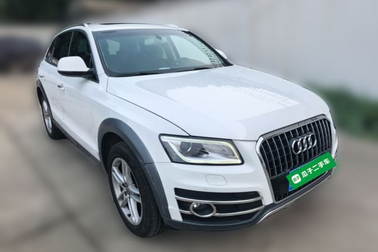 Used Audi Q5 2017 Plus 40 TFSI Technology Model Front Right 45 Deg