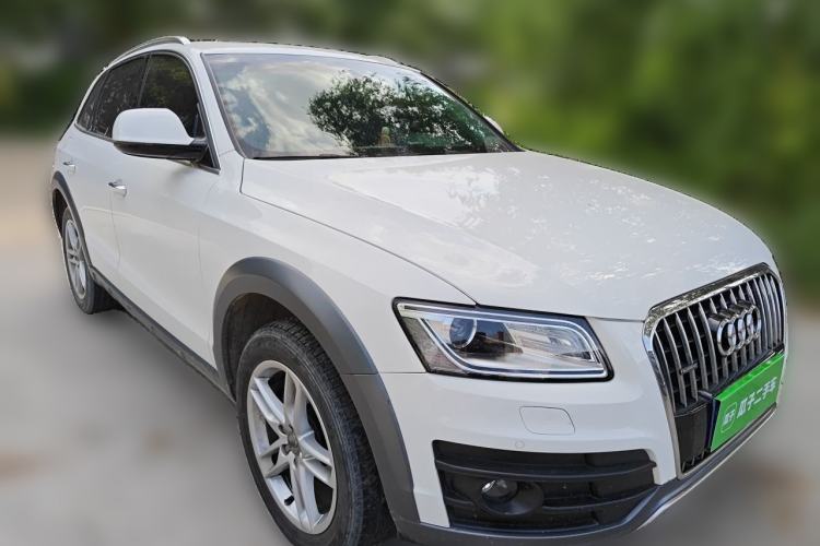 Used Audi Q5 2017 Plus 40 TFSI Technology Model Front Right 45 Deg