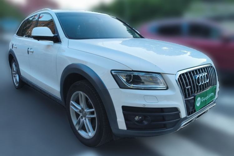 Used Audi Q5 2017 Plus 40 TFSI Technology Model Front Right 45 Deg
