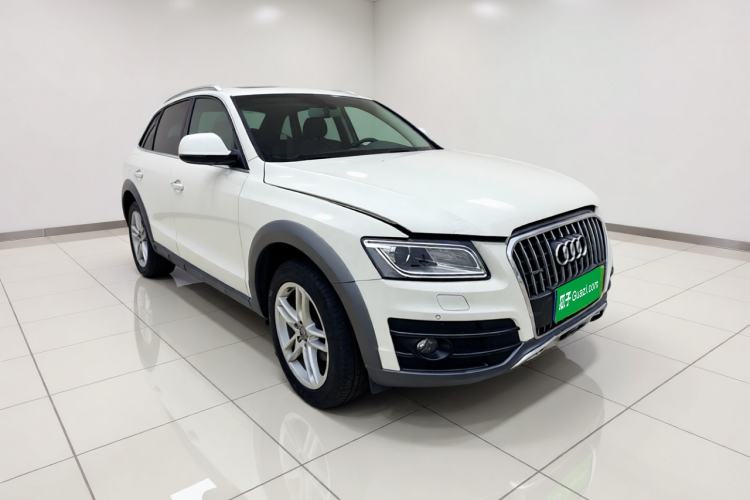 Used Audi Q5 2017 Plus 40 TFSI Technology Model Front Right 45 Deg