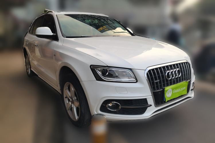 Used Audi Q5 2017 Plus 40 TFSI Ambition Model Front Right 45 Deg