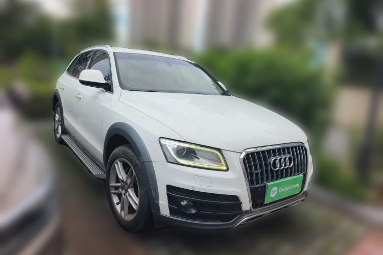 Used Audi Q5 2017 Plus 40 TFSI Technology Model Front Right 45 Deg