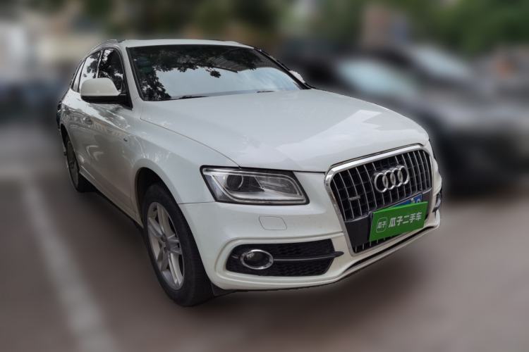 Used Audi Q5 2017 Plus 40 TFSI Ambition Model Front Right 45 Deg