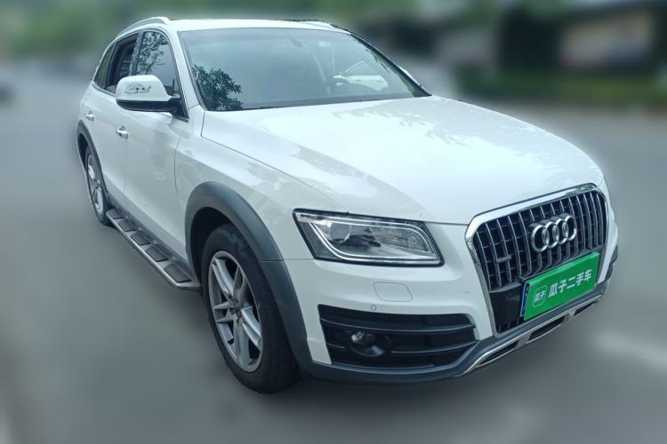 Used Audi Q5 2017 Plus 40 TFSI Technology Model Front Right 45 Deg