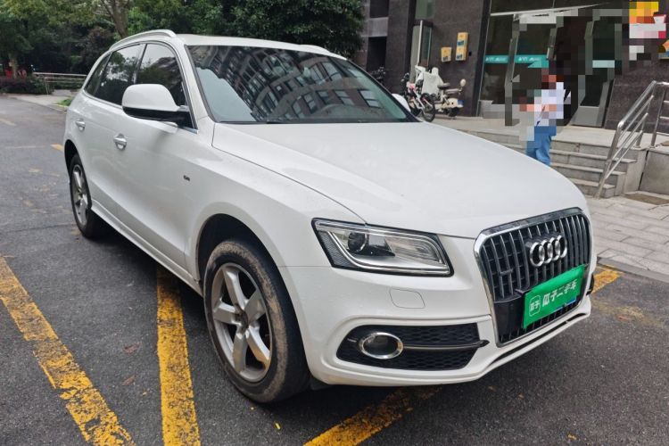 Used Audi Q5 2017 Plus 40 TFSI Ambition Model Front Right 45 Deg