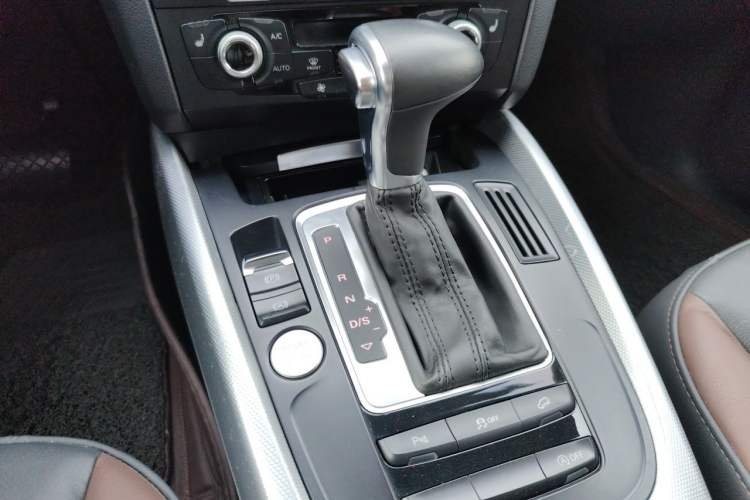 Used Audi Q5 2017 Plus 40 TFSI Technology Model Gear Lever