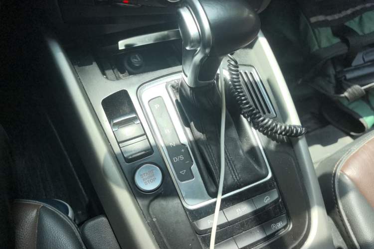 Used Audi Q5 2017 Plus 40 TFSI Ambition Model Gear Lever