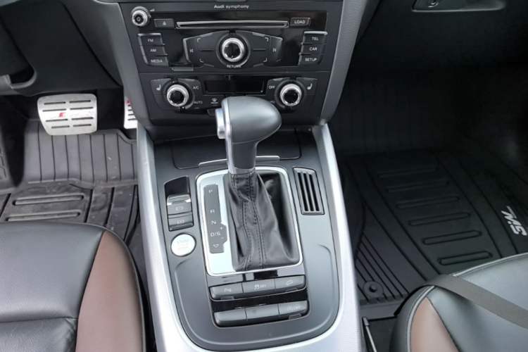 Used Audi Q5 2017 Plus 40 TFSI Technology Model Gear Lever
