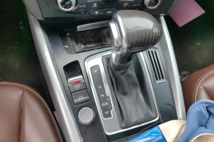 Used Audi Q5 2017 40 TFSI Technology Edition Gear Lever