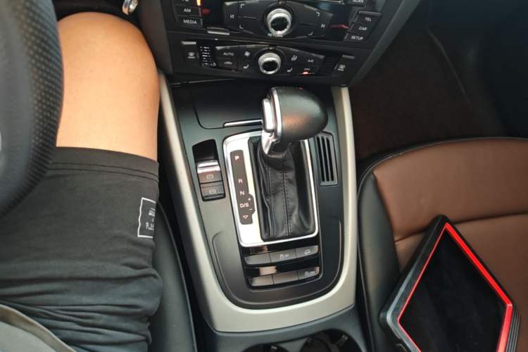Used Audi Q5 2017 40 TFSI Ambition Edition Gear Lever