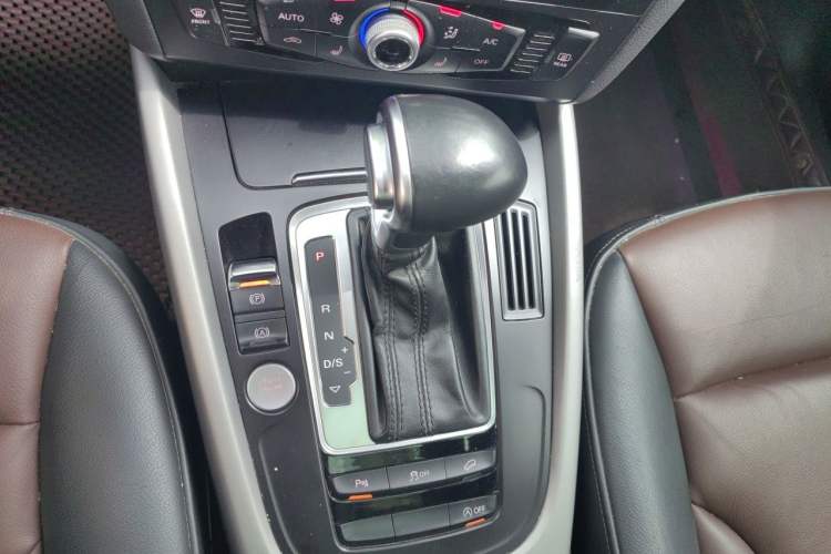 Used Audi Q5 2017 Plus 40 TFSI Ambition Model Gear Lever