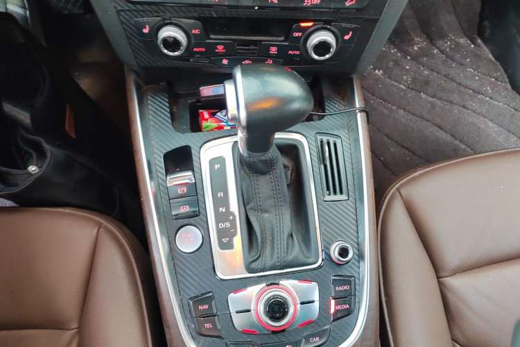 Used Audi Q5 2017 40 TFSI Comfort Model Gear Lever