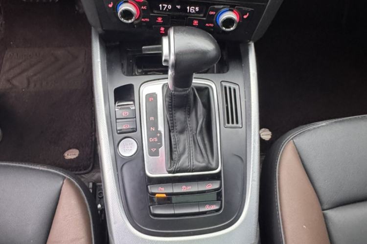 Used Audi Q5 2017 Plus 40 TFSI Technology Model Gear Lever