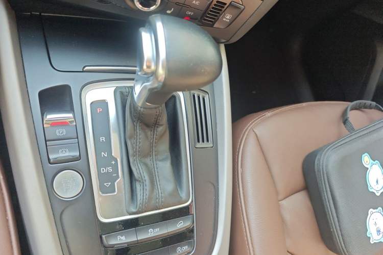 Used Audi Q5 2017 Plus 40 TFSI Ambition Model Gear Lever