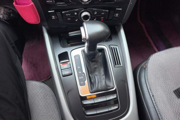 Used Audi Q5 2017 Plus 40 TFSI Ambition Model Gear Lever