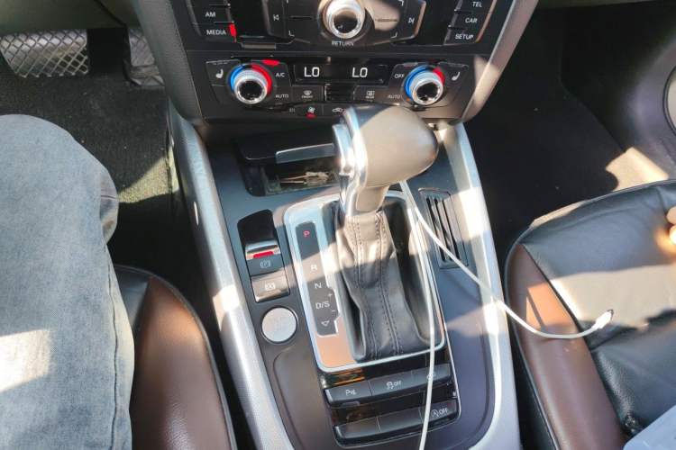Used Audi Q5 2017 40 TFSI Technology Edition Gear Lever