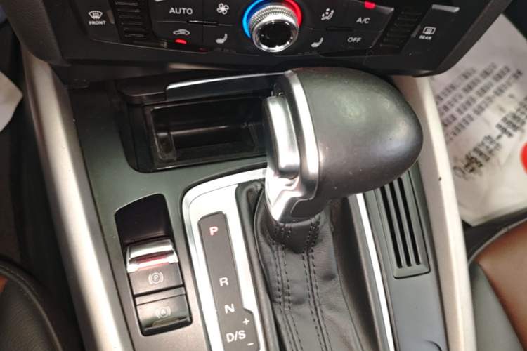Used Audi Q5 2017 40 TFSI Ambition Edition Gear Lever