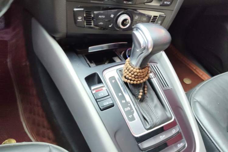 Used Audi Q5 2017 Plus 40 TFSI Ambition Model Gear Lever