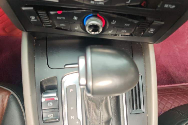 Used Audi Q5 2017 40 TFSI Ambition Edition Gear Lever