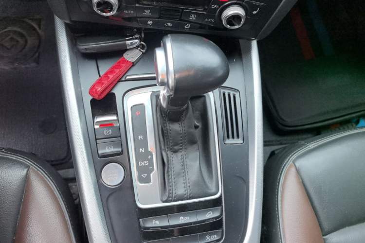 Used Audi Q5 2017 Plus 40 TFSI Technology Model Gear Lever