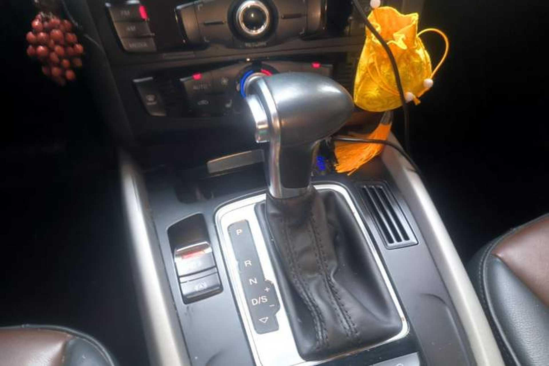 Used Audi Q5 2017 40 TFSI Ambition Edition Gear Lever