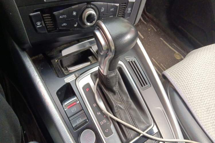 Used Audi Q5 2017 40 TFSI Ambition Edition Gear Lever