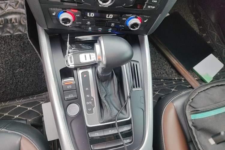 Used Audi Q5 2017 Plus 40 TFSI Technology Model Gear Lever