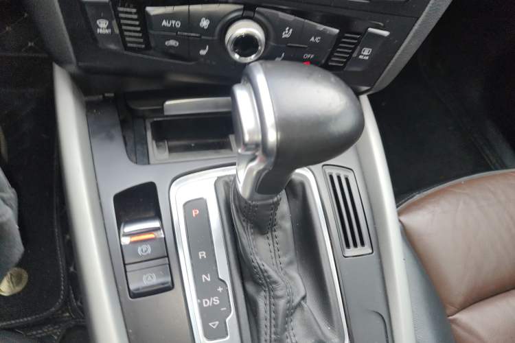 Used Audi Q5 2017 40 TFSI Ambition Edition Gear Lever