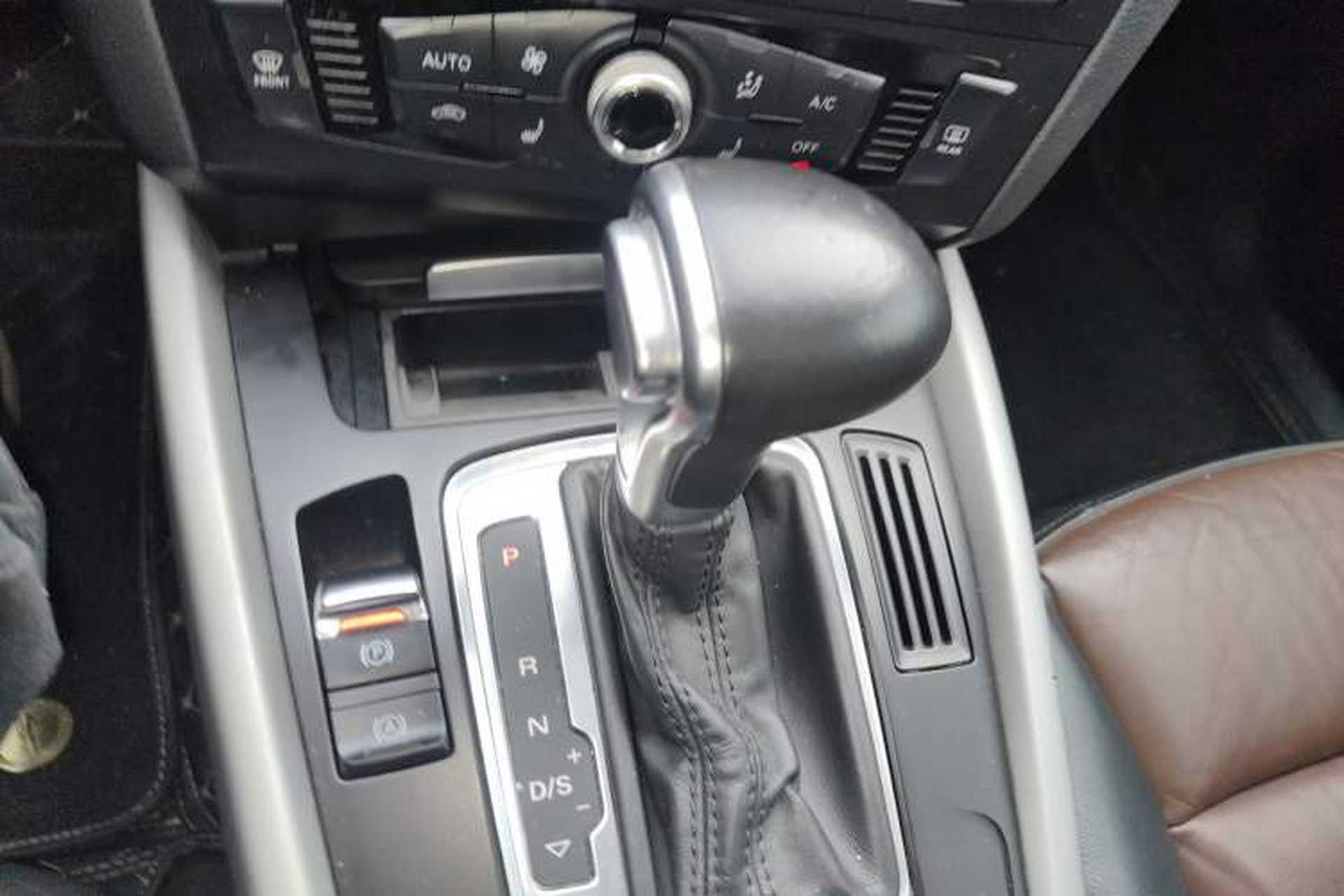 Used Audi Q5 2017 40 TFSI Ambition Edition Gear Lever
