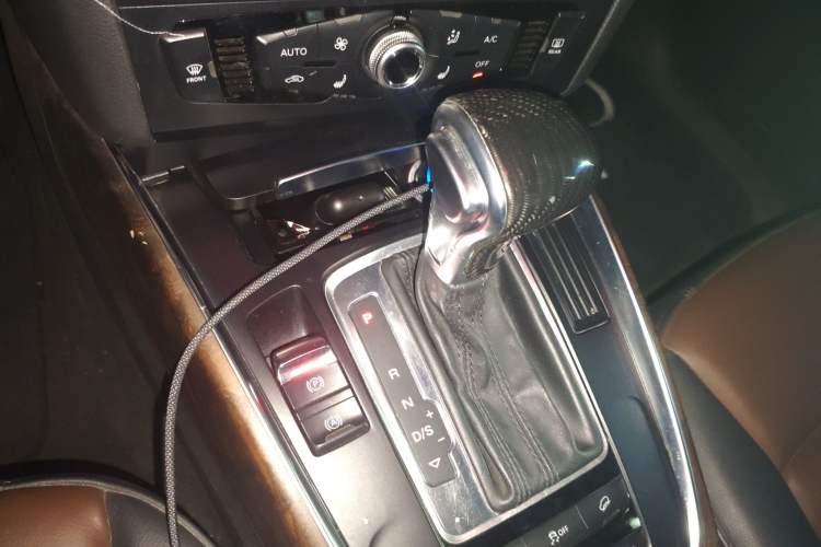 Used Audi Q5 2017 Plus 40 TFSI Ambition Model Gear Lever