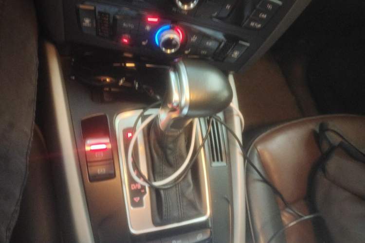 Used Audi Q5 2017 Plus 40 TFSI Ambition Model Gear Lever