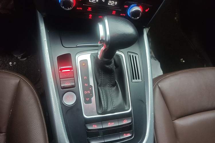 Used Audi Q5 2017 40 TFSI Technology Edition Gear Lever