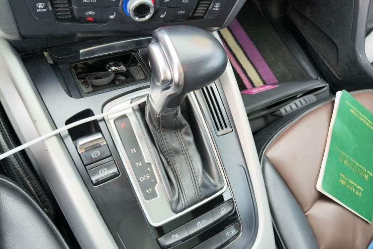 Used Audi Q5 2017 Plus 40 TFSI Ambition Model Gear Lever