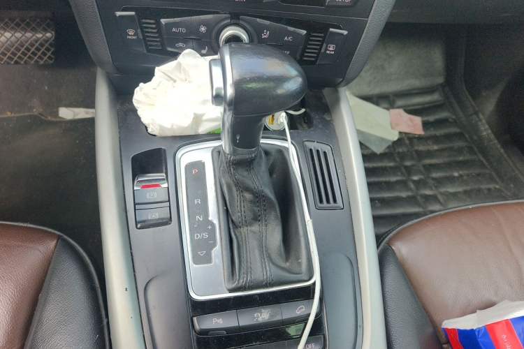 Used Audi Q5 2017 40 TFSI Ambition Edition Gear Lever