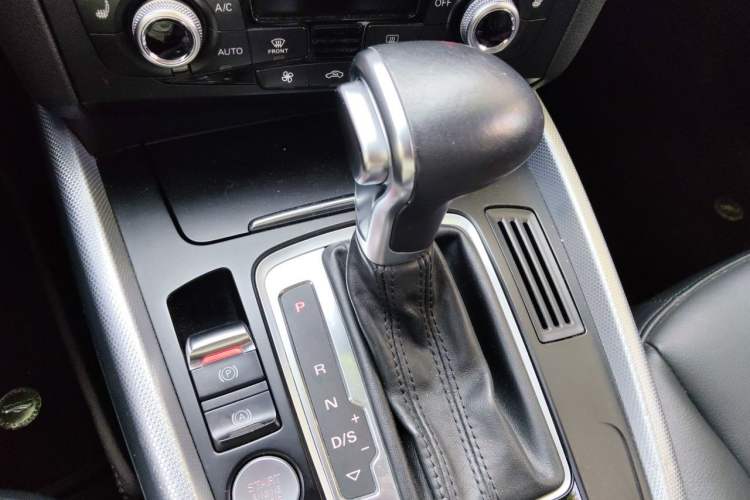 Used Audi Q5 2017 40 TFSI Technology Edition Gear Lever