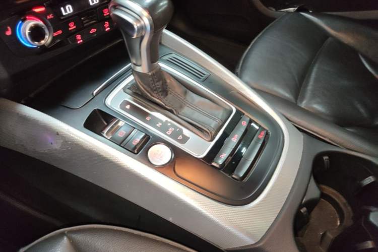 Used Audi Q5 2017 40 TFSI Technology Edition Gear Lever