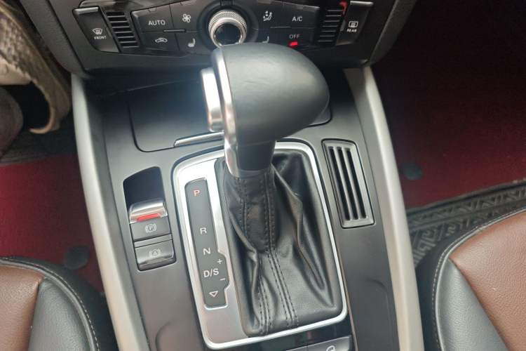 Used Audi Q5 2017 Plus 40 TFSI Ambition Model Gear Lever