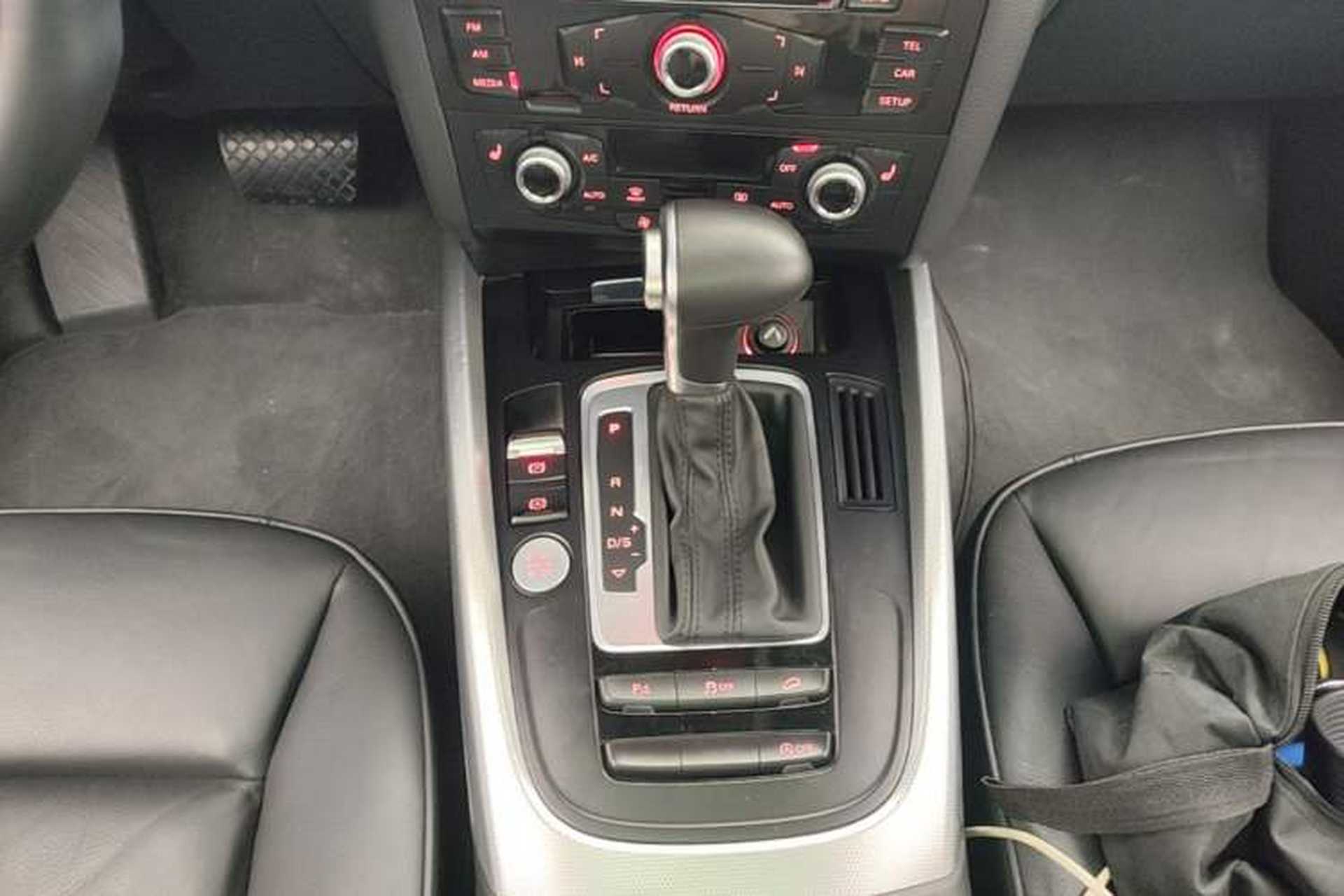 Used Audi Q5 2017 40 TFSI Technology Edition Gear Lever
