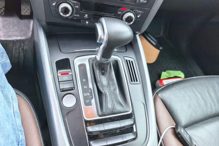 Used Audi Q5 2017 Plus 40 TFSI Technology Model Gear Lever
