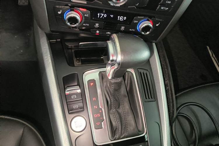 Used Audi Q5 2017 40 TFSI Technology Edition Gear Lever
