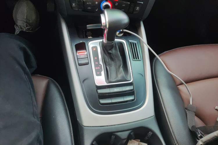 Used Audi Q5 2017 40 TFSI Ambition Edition Gear Lever