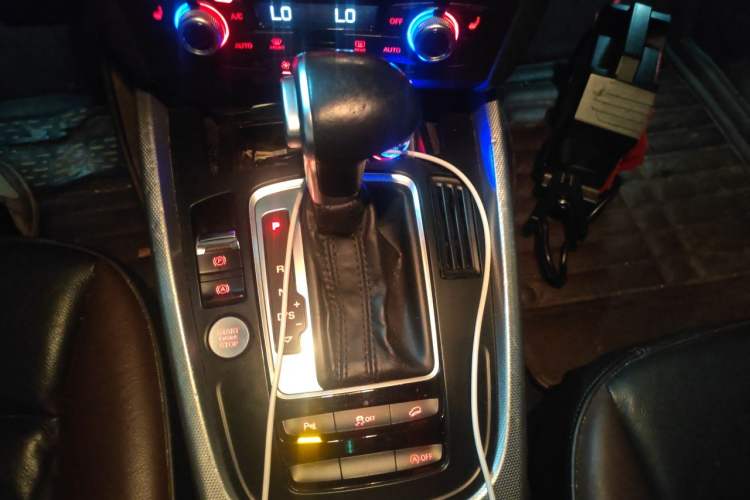 Used Audi Q5 2017 40 TFSI Technology Edition Gear Lever